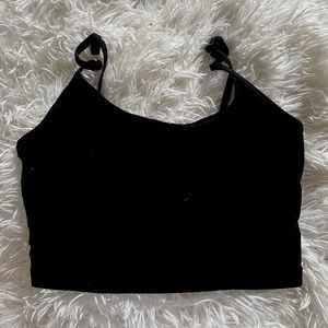 simple black aritzia crop top!